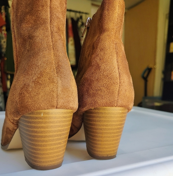 Lulu's x Matisse spirit Fawn Suede Pointed Toe Ankle Booties Women's 8M. - Picture 9 of 17